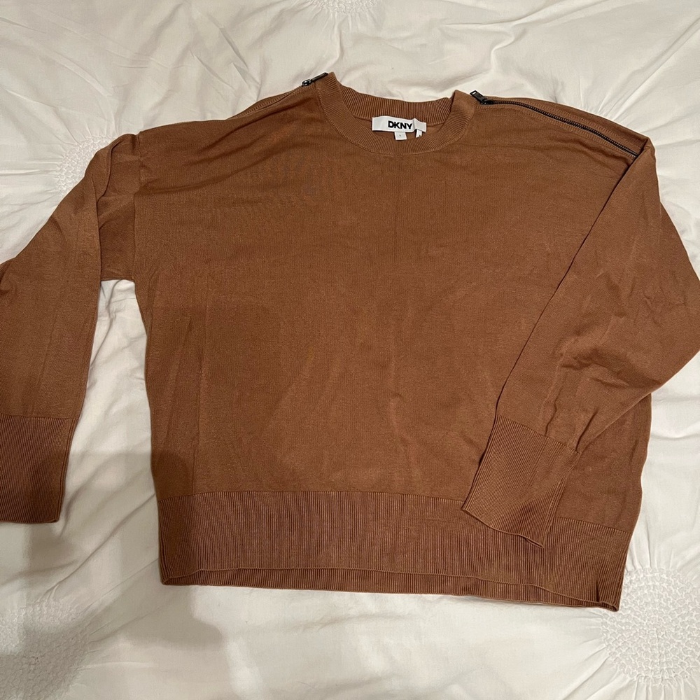 Women’s DKNY Zip Trim Sweater in Khaki size large.